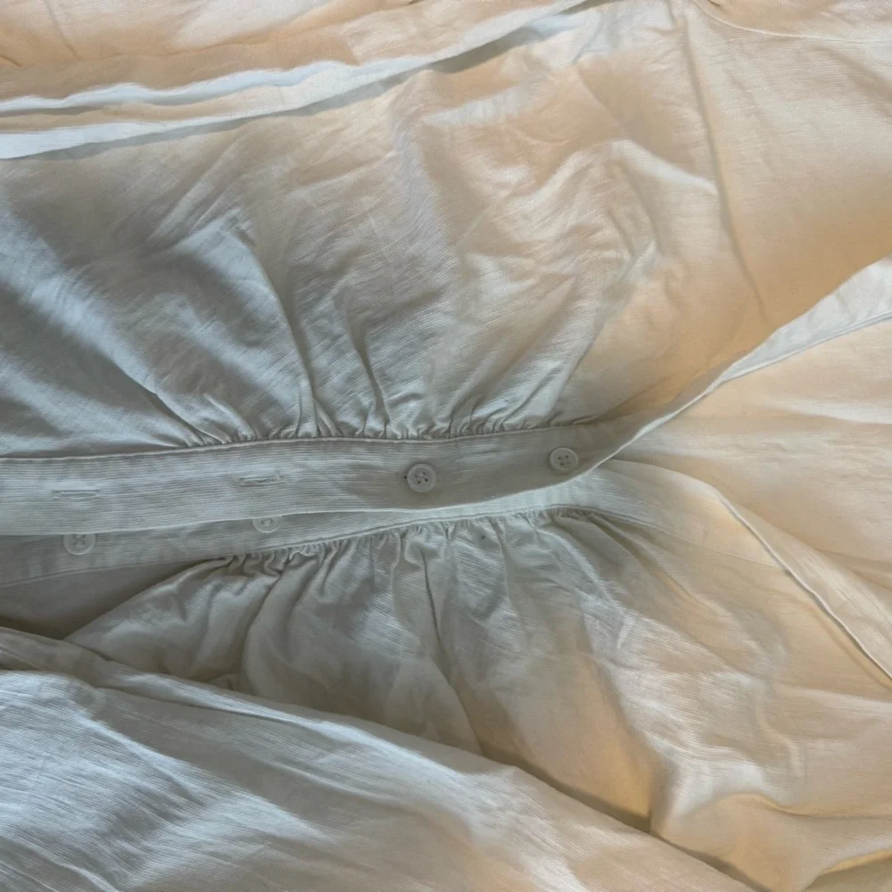 Zara Cream Cropped Ruched Long-Sleeve Shirt - Picture 2 of 4
